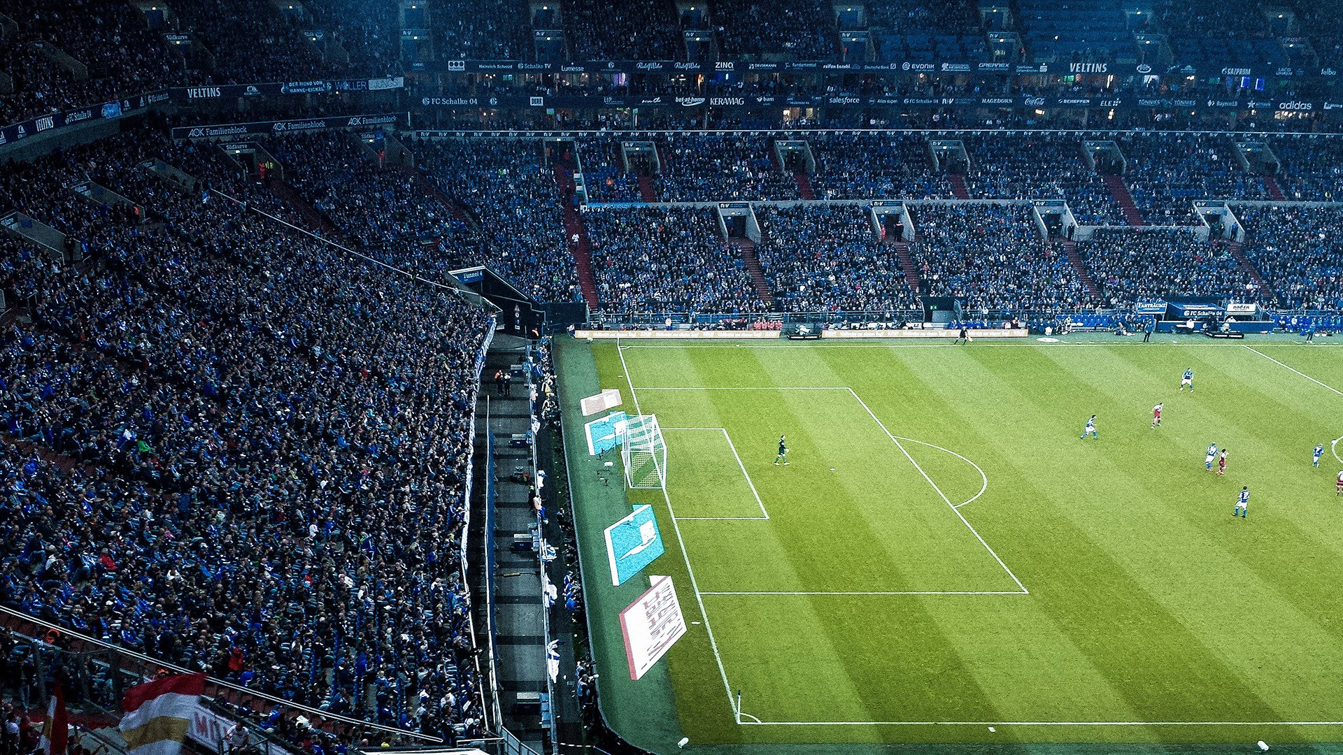 塔特的强力突破打破对方防线，袋鼠队获得致命反击机会