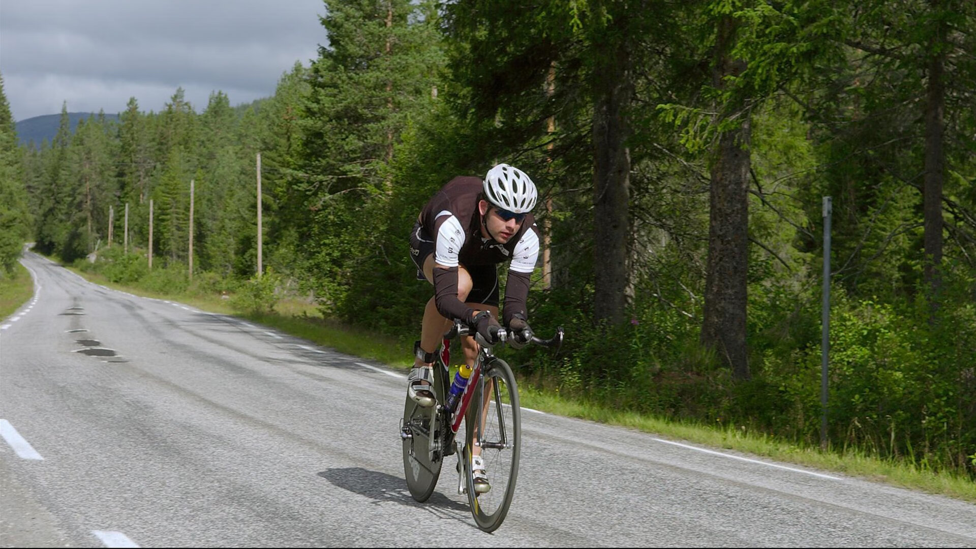“德甲领头羊状态火热,争夺冠军进入白热化”,德甲收官